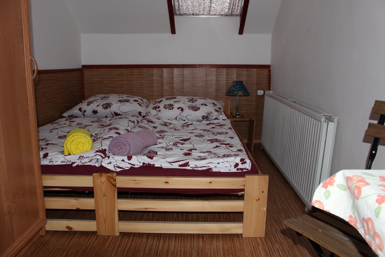 Penzion Bulhary S Vinnym Sklepem Extérieur photo