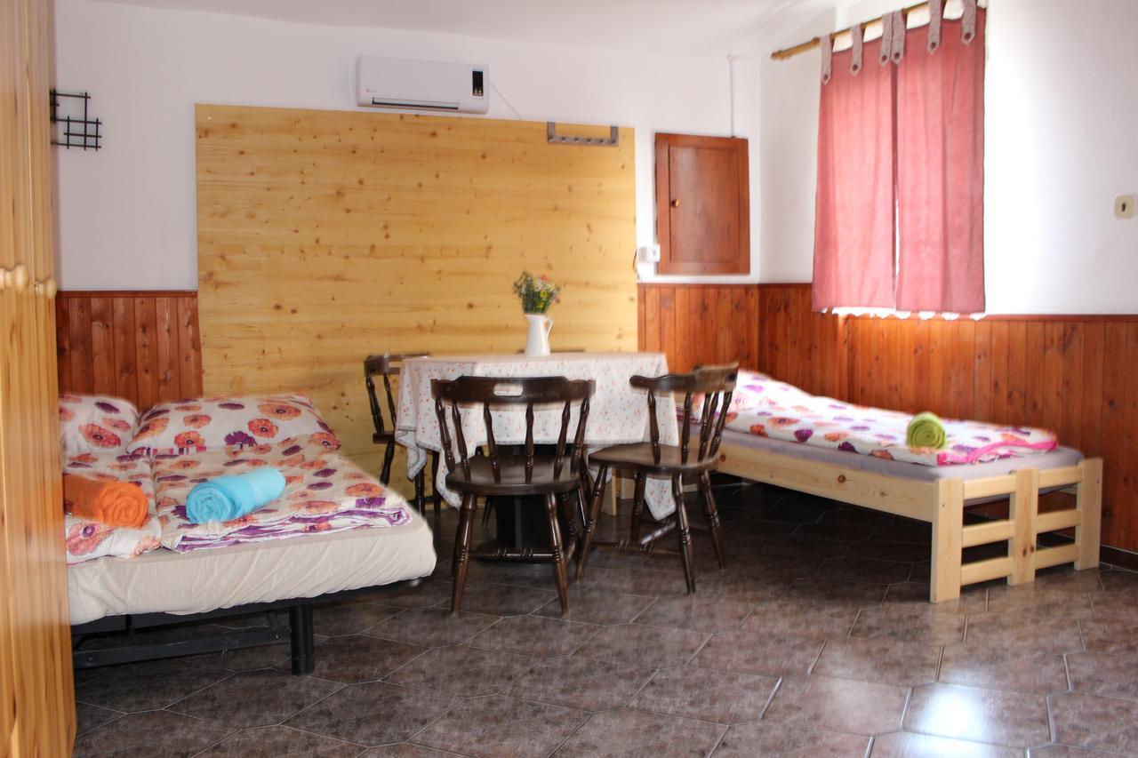 Penzion Bulhary S Vinnym Sklepem Extérieur photo