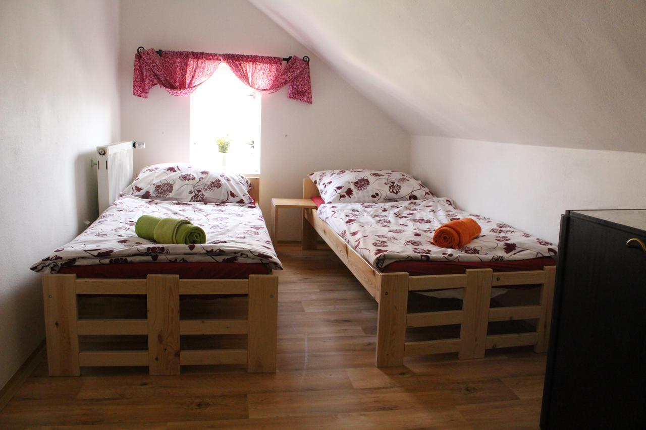 Penzion Bulhary S Vinnym Sklepem Extérieur photo