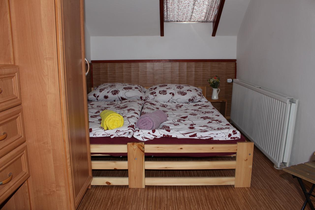 Penzion Bulhary S Vinnym Sklepem Extérieur photo