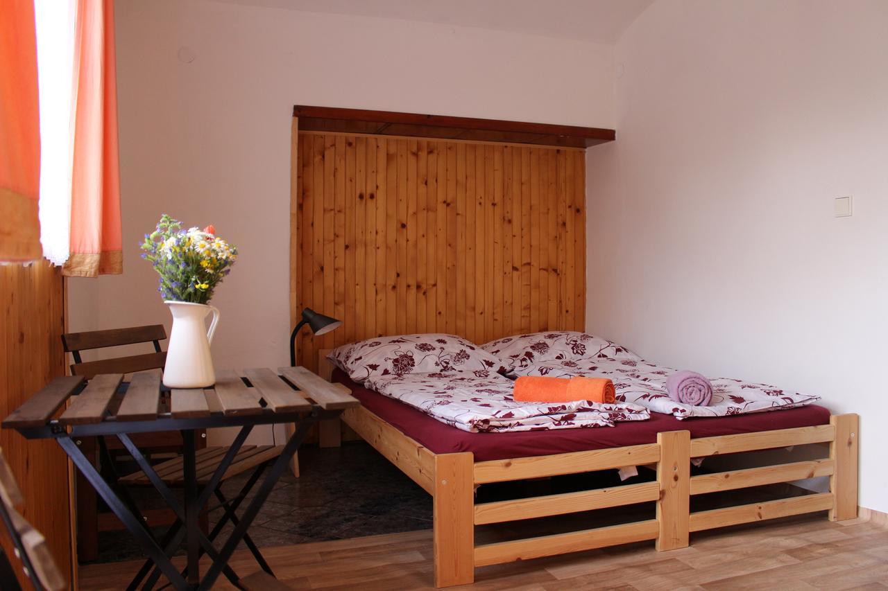 Penzion Bulhary S Vinnym Sklepem Extérieur photo