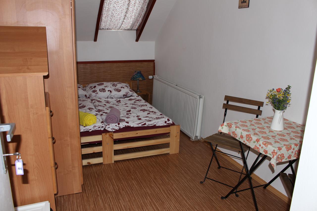 Penzion Bulhary S Vinnym Sklepem Extérieur photo