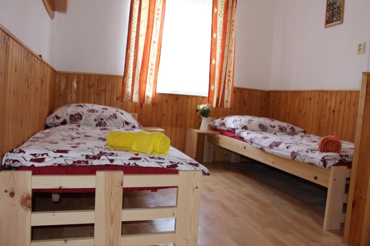 Penzion Bulhary S Vinnym Sklepem Extérieur photo
