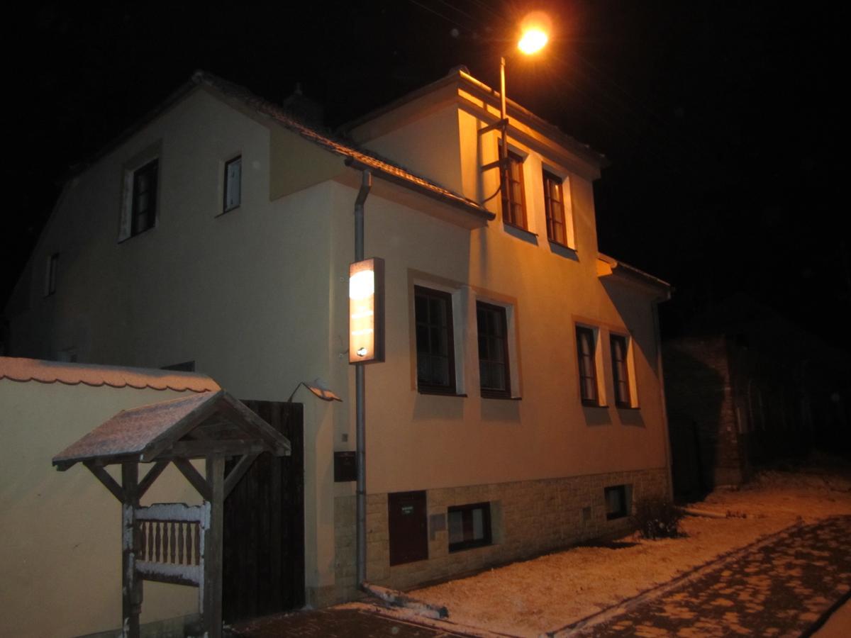 Penzion Bulhary S Vinnym Sklepem Extérieur photo